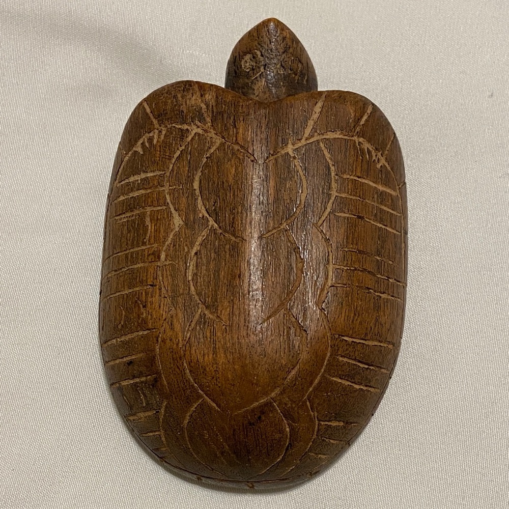 Wooden hand-carved Turtle hidden compartment Figurine - Picture 3 of 7
